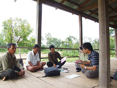 コミュニティ・フォレストリ（＝住民主体の森林管理の制度）で土地を防衛する村人たち