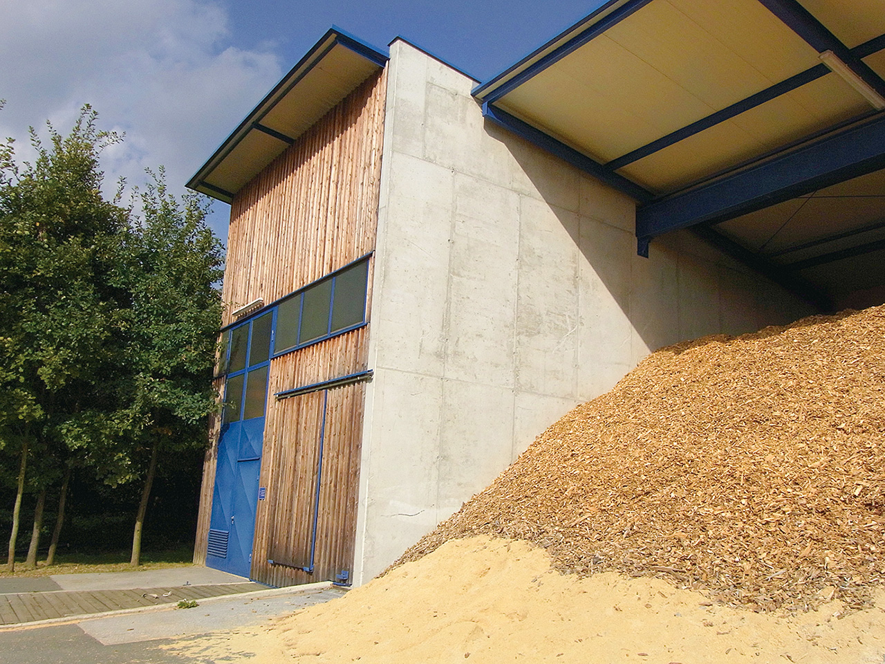 木質チップによる小規模地域熱供給施設